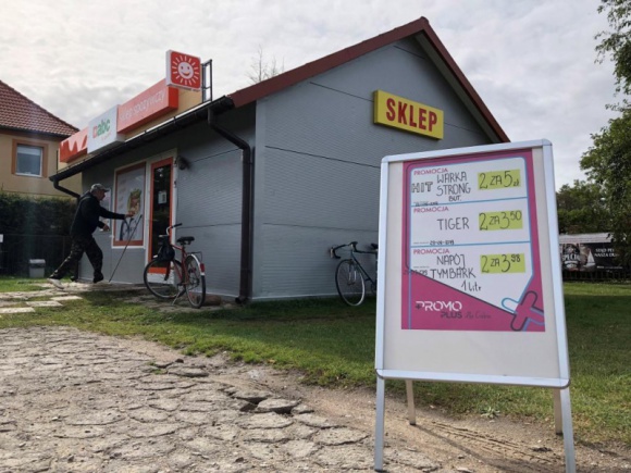 Wzrost płatności bezgotówkowych w małych sklepach w czasach pandemii IT i technologie, BIZNES - Pandemia koronawirusa wpłynęła na wzrost płatności bezgotówkowych w małych sklepach, w szczytowym okresie niemal o 40%., 