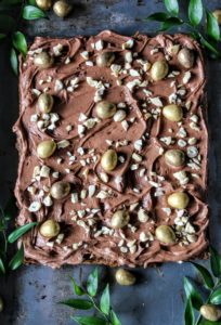 Mazurek chałwowy Wielkanocna tradycja z twistem: Sernik podwójnie chałwowy, Tarta z sezamową nutą oraz Mazurek chałwowy